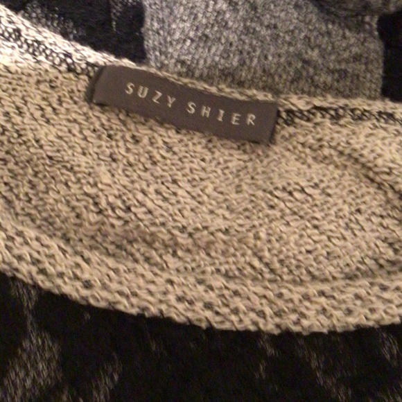 🛍2 for $30🛍Pullover knit top round neckline 3/4 sleeve.Front black lace o… - Picture 3 of 4